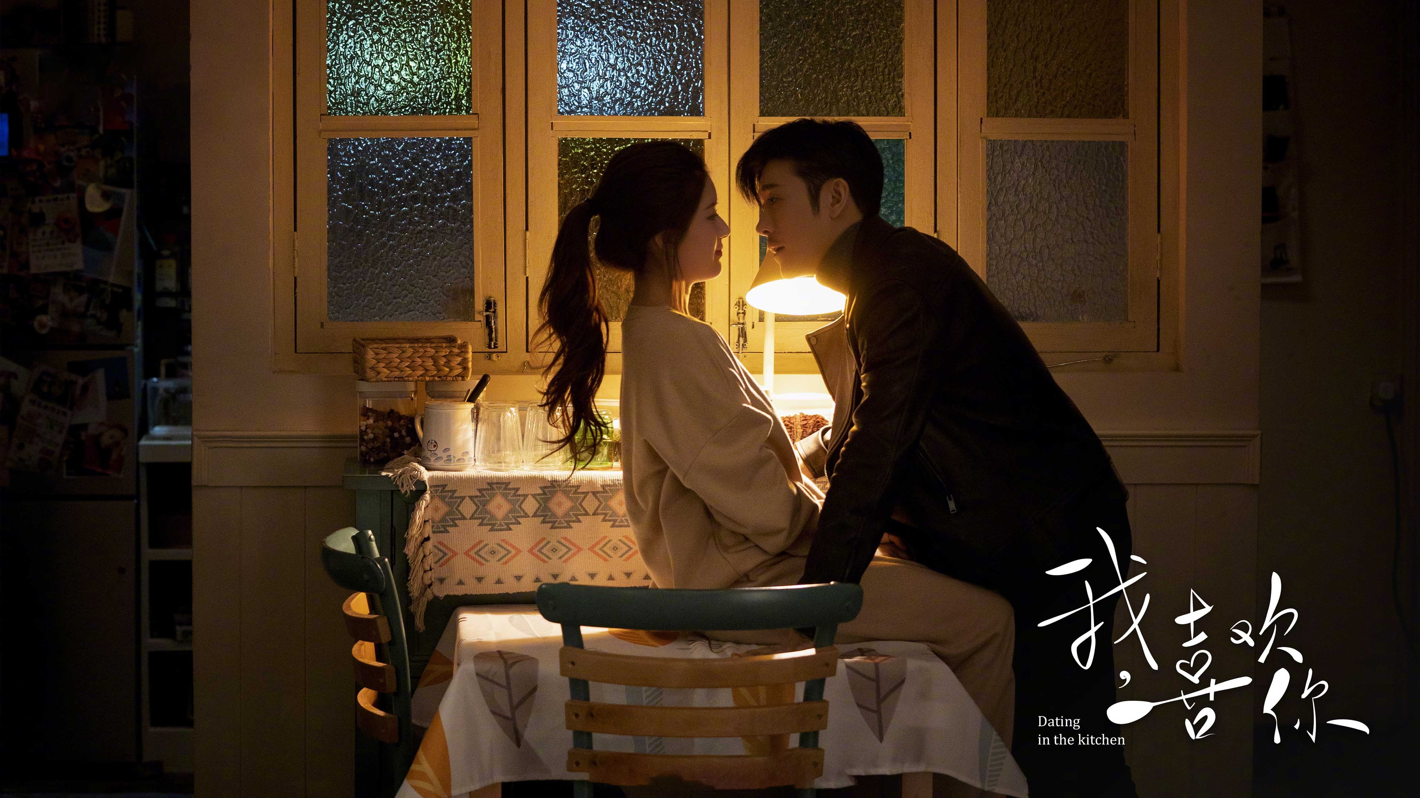 自由泳转身蹬壁动作对比分析，自由泳转身慢动作示范