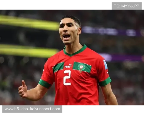 巴黎右侧不断发难，哈基米的突然前插极具穿透力